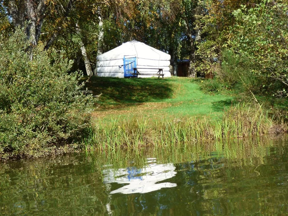 Campsite Domaine Du Balbuzard Hotel Condat-en-Combraille