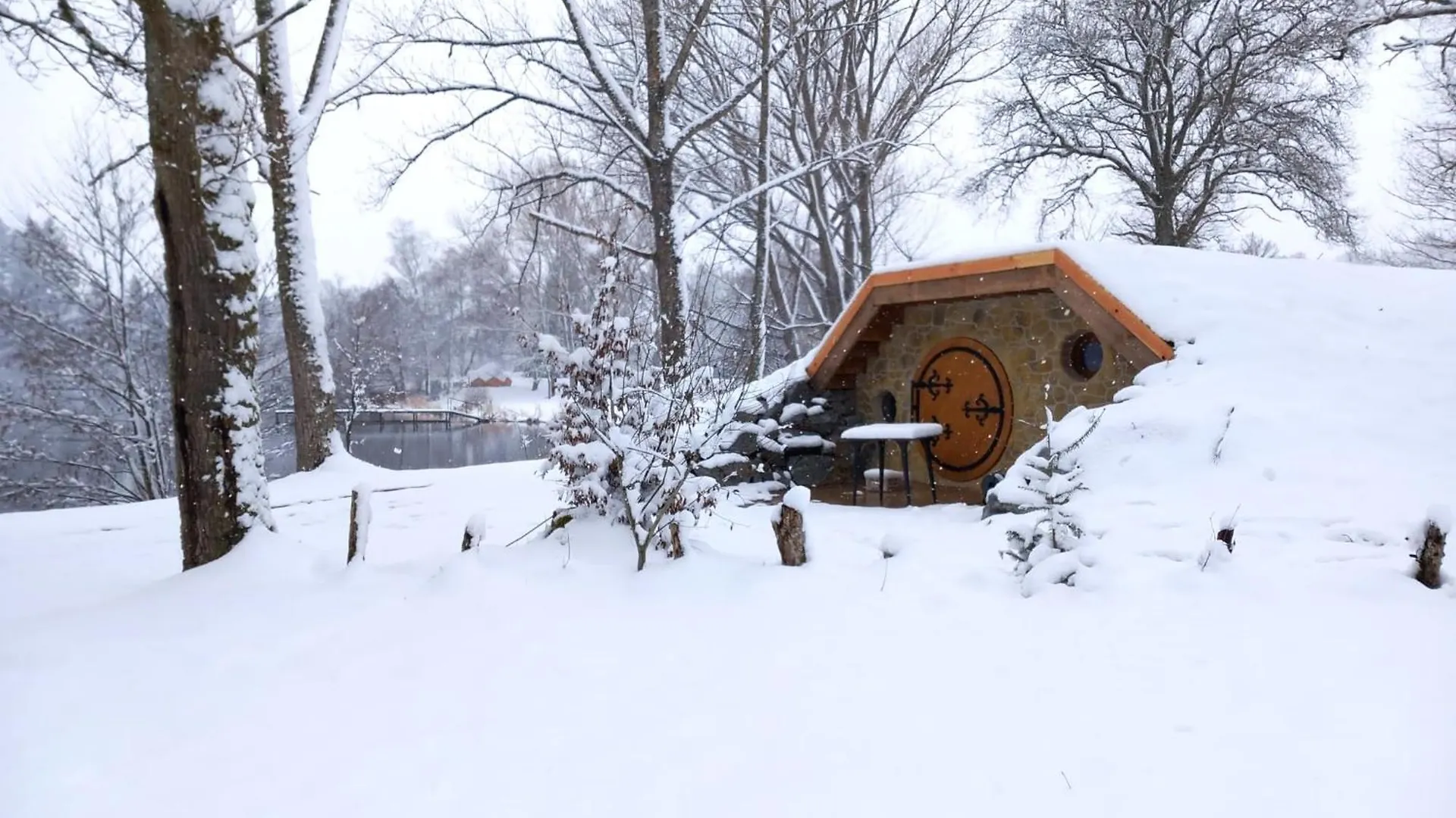 Domaine Du Balbuzard Hotel Condat-en-Combraille Campsite