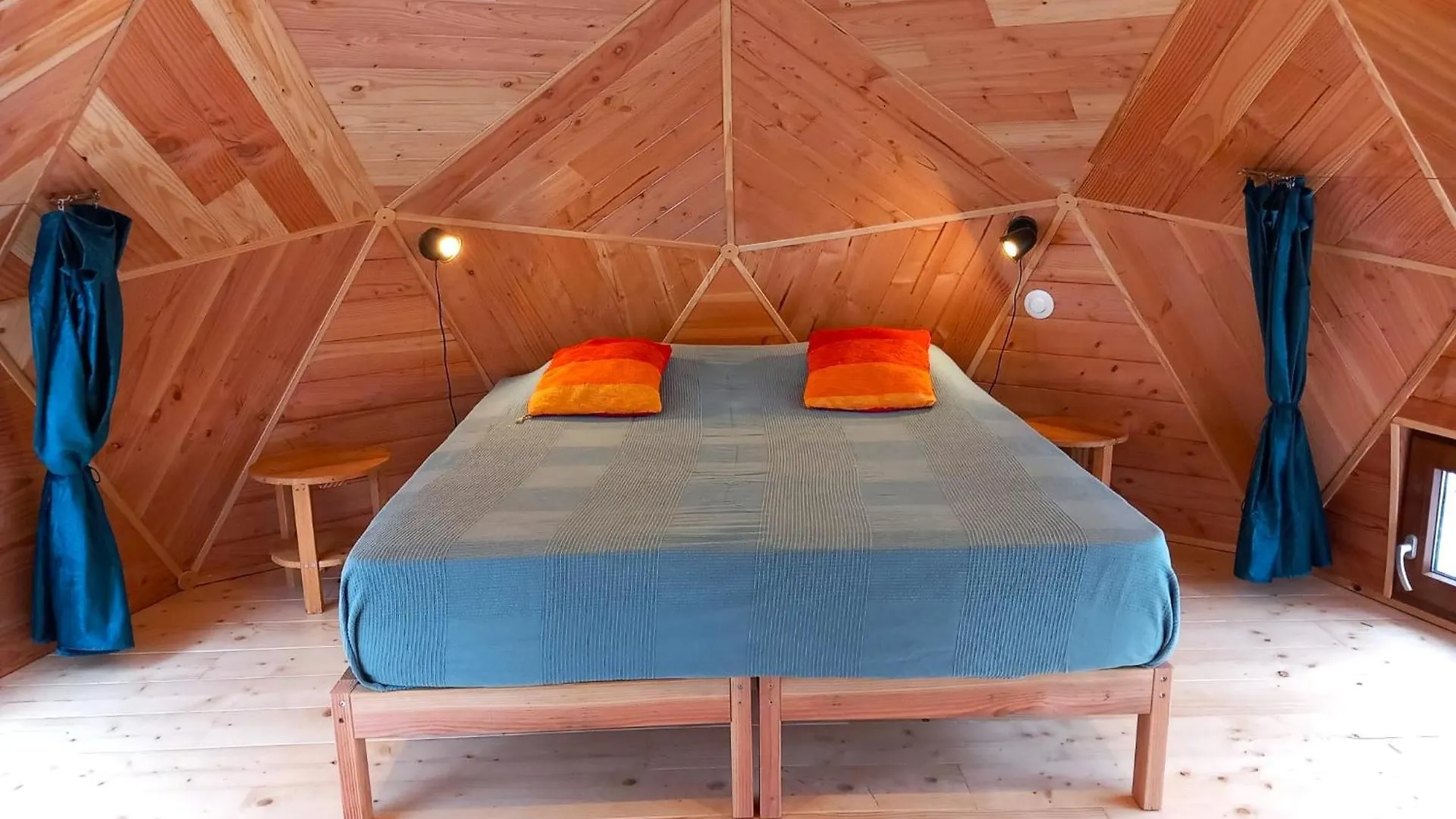 Campsite Domaine Du Balbuzard Hotel Condat-en-Combraille