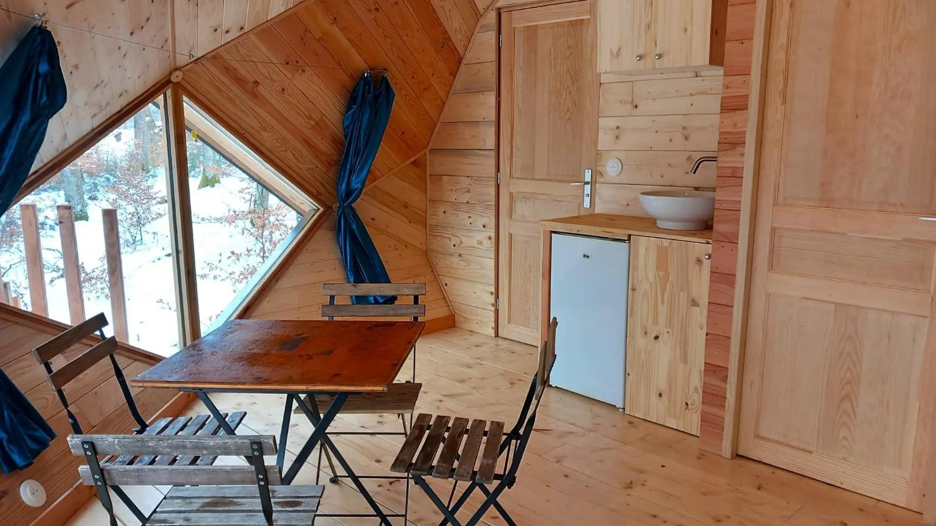 Campsite Domaine Du Balbuzard Hotel Condat-en-Combraille France