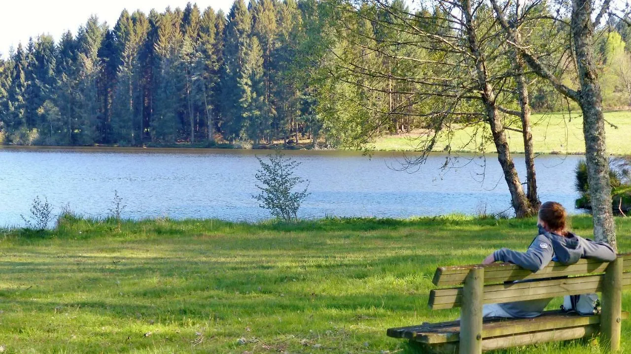 Campsite Domaine Du Balbuzard Hotel Condat-en-Combraille