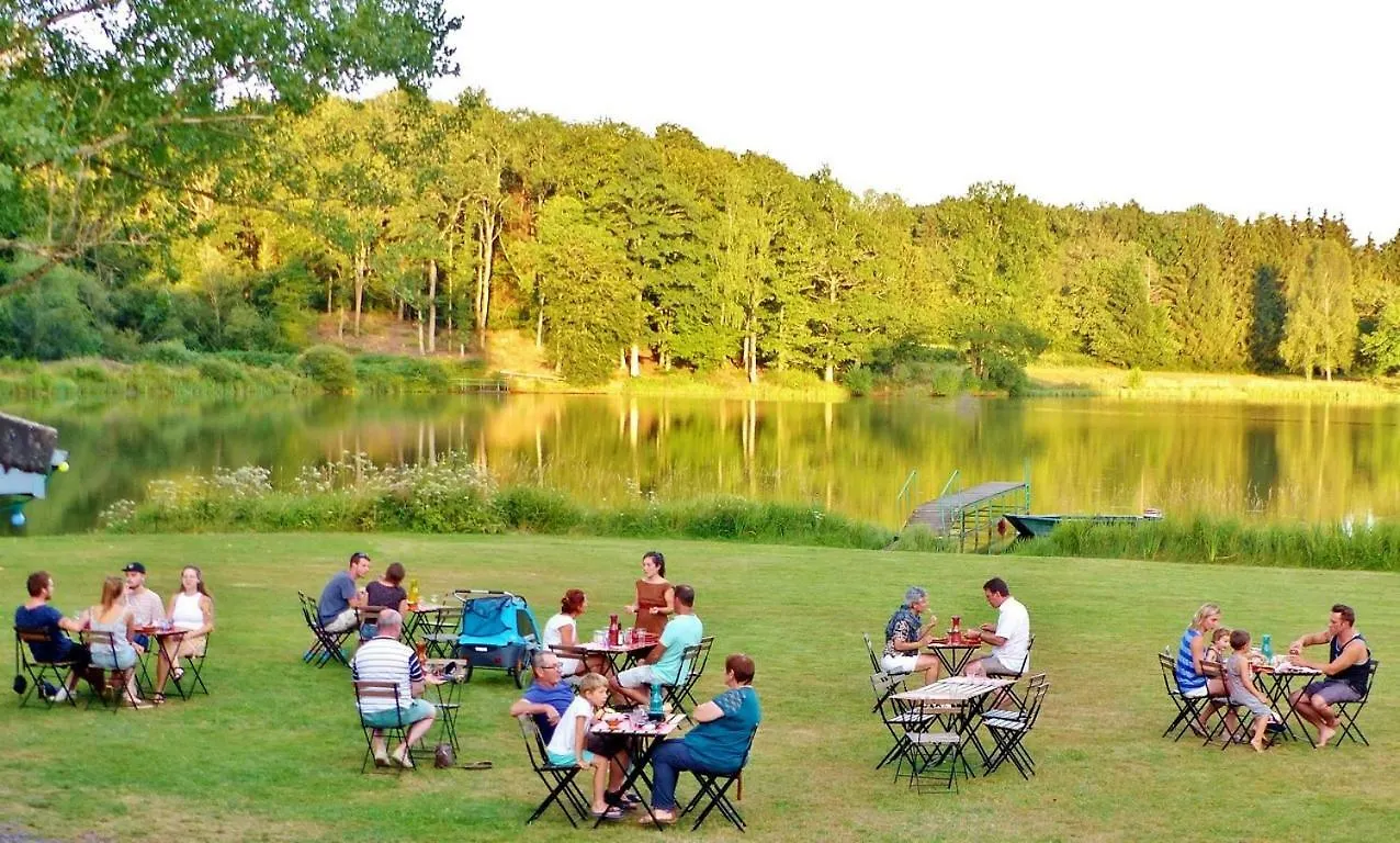 Campsite Domaine Du Balbuzard Hotel Condat-en-Combraille