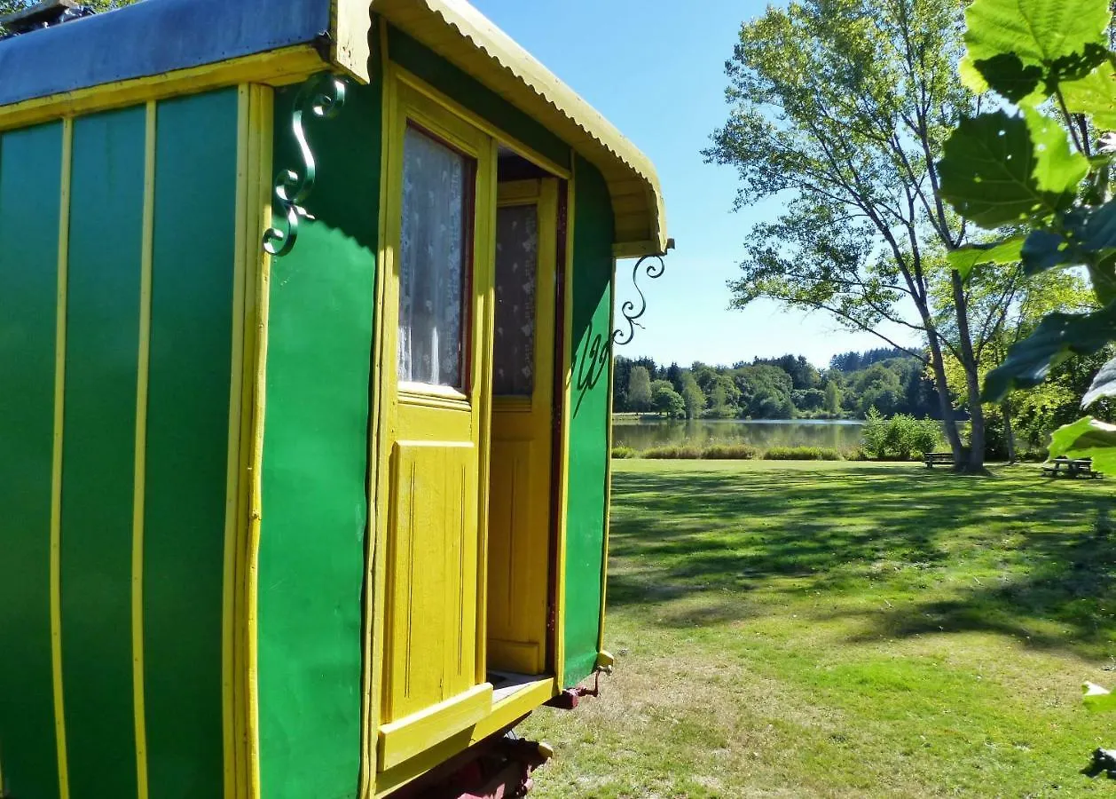 Domaine Du Balbuzard Hotel Condat-en-Combraille Campsite