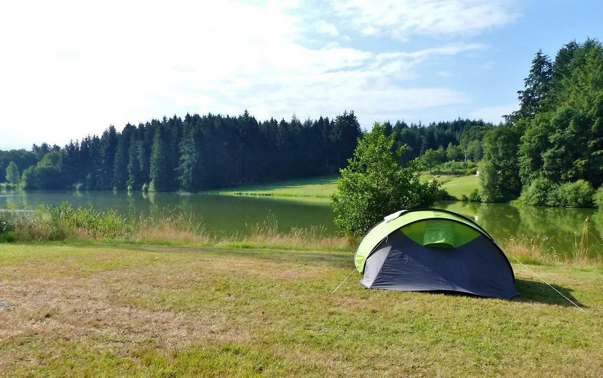 Domaine Du Balbuzard Hotel Condat-en-Combraille Campsite